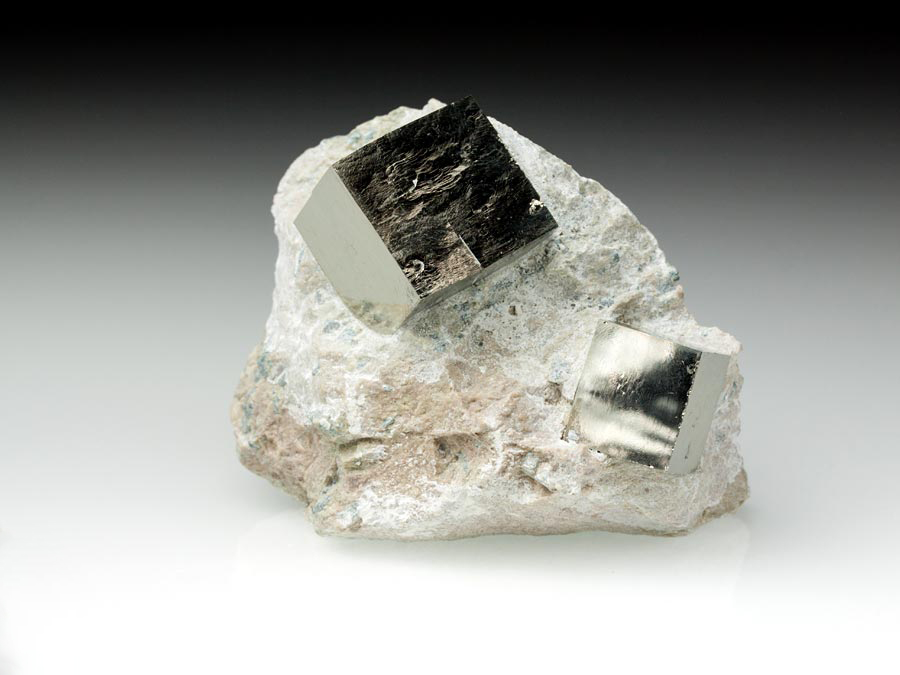 Pyritstufe mit 2 W�rfel(n)