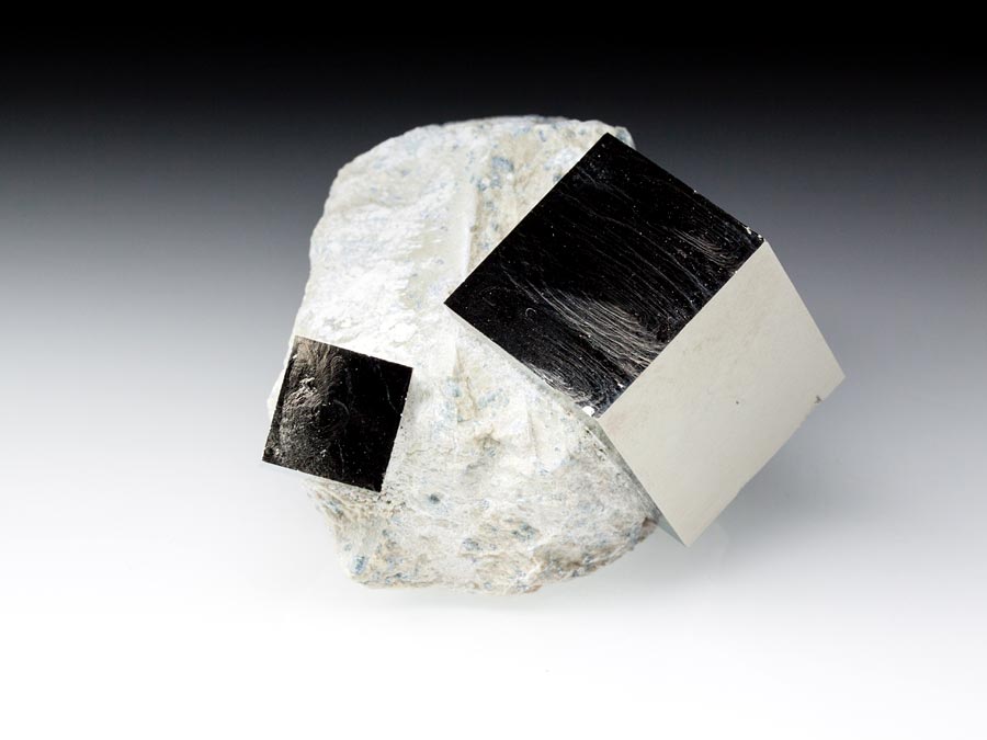 Pyritstufe mit 2 W�rfel(n)