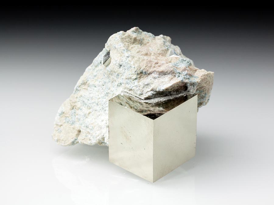 Pyritstufe mit 1 W�rfel(n)