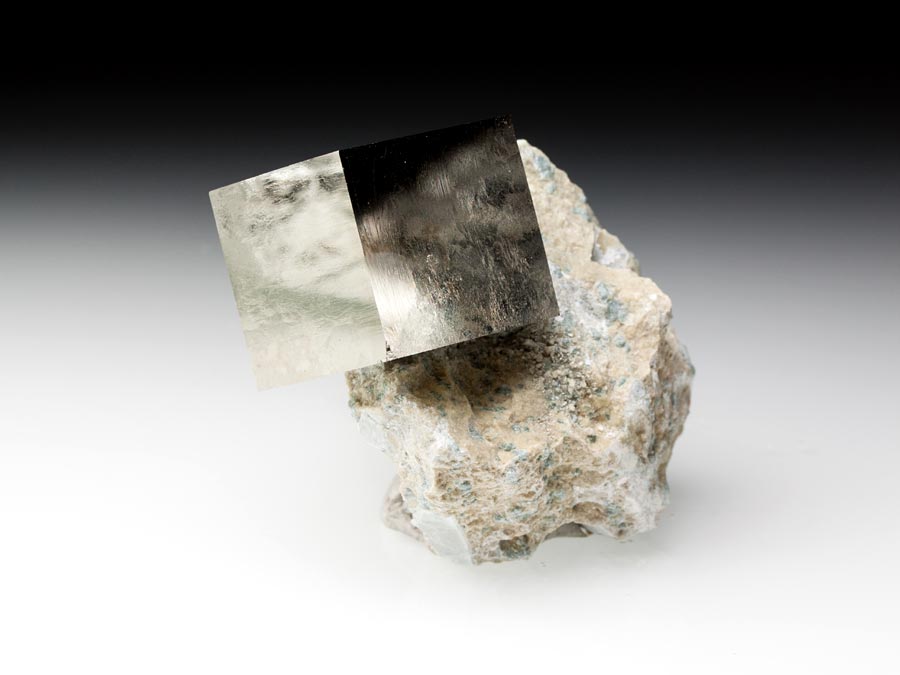 Pyritstufe mit 1 W�rfel(n)