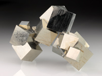 gro�e Pyritskulptur